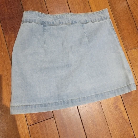 💥4 for $25💥Forever 21 button up denim mini skirt - Picture 3 of 4